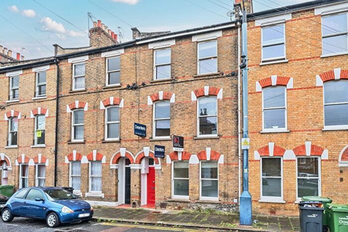3 Bedroom Flat For Sale In Tunstall Road, London, SW9