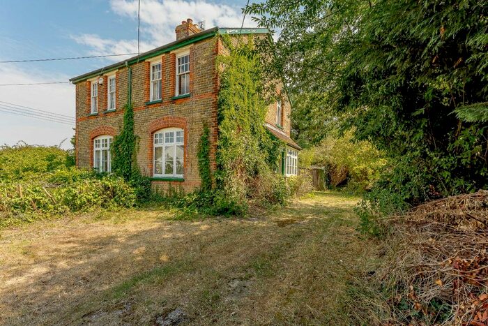 3 Bedroom Semi-Detached House For Sale In Waterham Road, Hernhill, Faversham, Kent, ME13