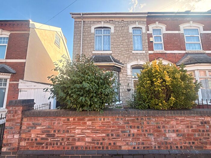3 Bedroom Terraced House For Sale In Summerfield Crescent, Birmingham, B16