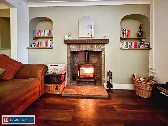 2 Bedroom Semi-Detached House For Sale In Bedwlwyn Road, Ystrad Mynach, CF82 - Photo 2