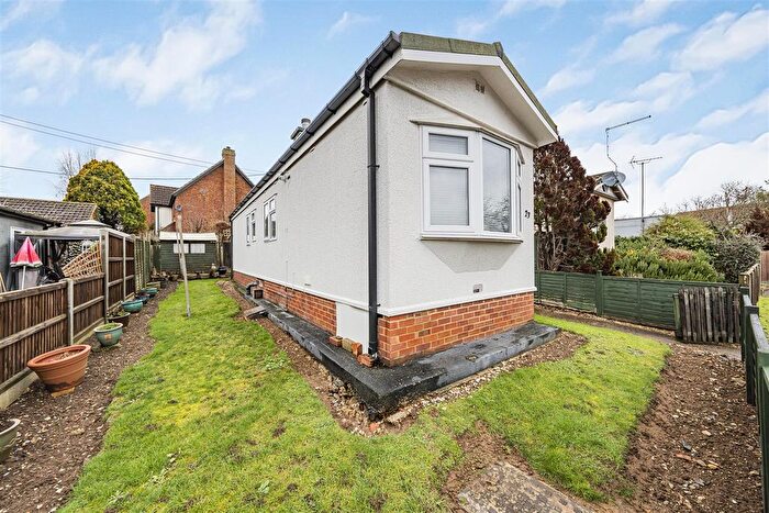 2 Bedroom Park Home For Sale In Heywood Gardens, Maidenhead, SL6