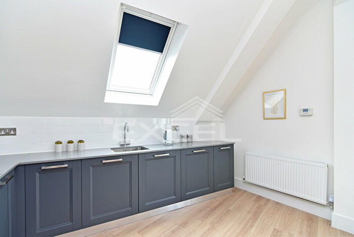 1 Bedroom Apartment To Rent In Weech Road, Hampstead, Lodnon, NW6