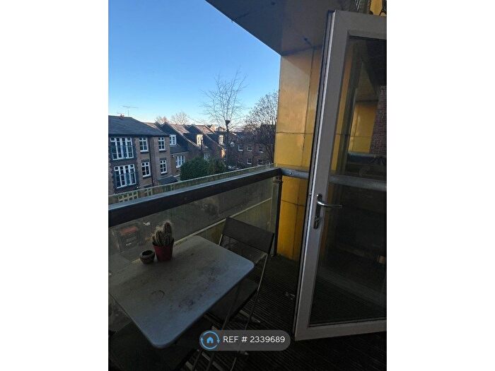 2 Bedroom Flat To Rent In Dunn Street, London, E8
