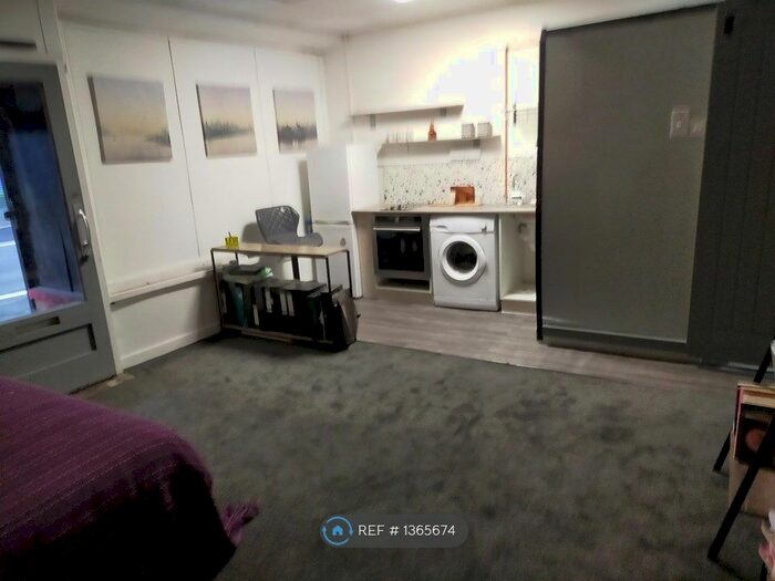 Studio To Rent In High Street, Stoke On Trent, ST6