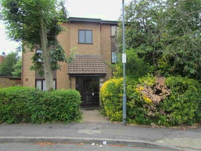 1 Bedroom Flat To Rent In Millhaven Close, Chadwell Heath, Romford RM6