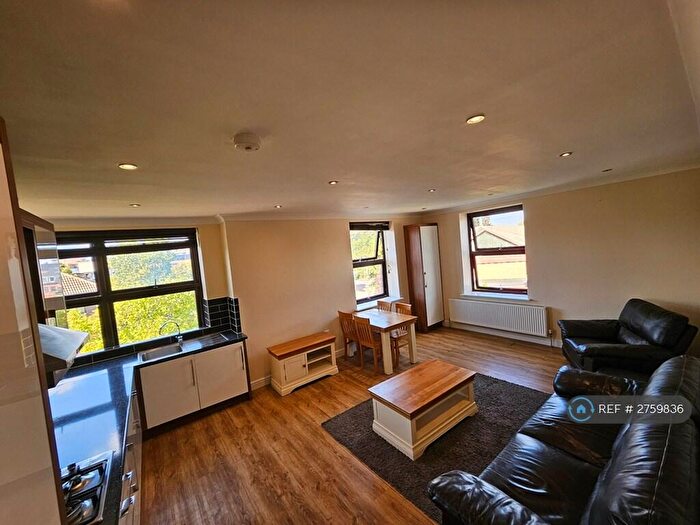 2 Bedroom Flat To Rent In Parliament House, Slough, SL1