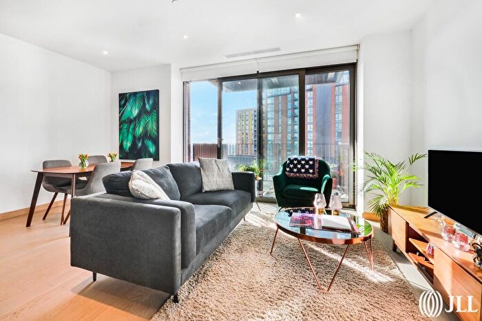 1 Bedroom Apartment To Rent In Viaduct Gardens London, SW11