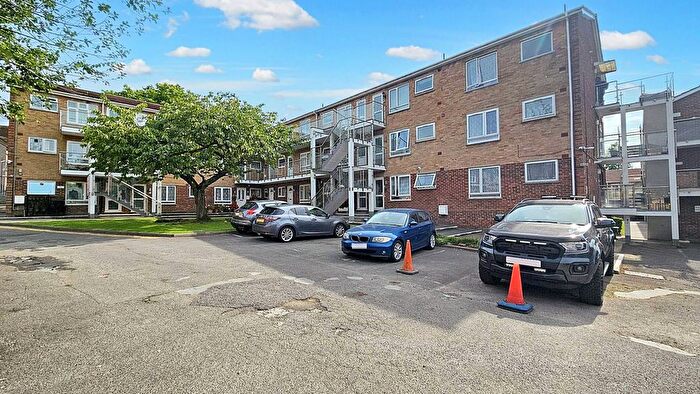 1 Bedroom Flat To Rent In Elmwood Crescent, Kingsbury, NW9