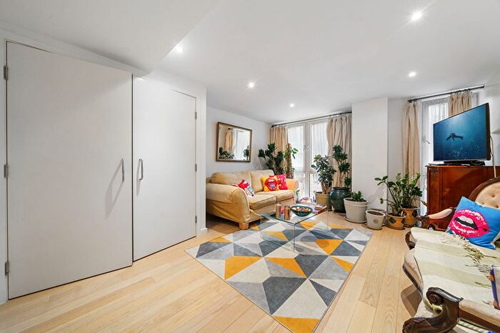 1 Bedroom Flat To Rent In Britannia Walk, London, N1