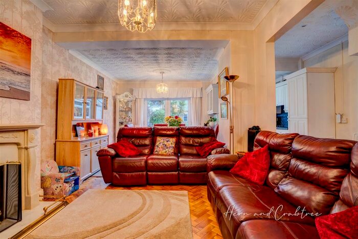 3 Bedroom End Of Terrace House For Sale In Corporation Road, Grangetown, Cardiff, CF11