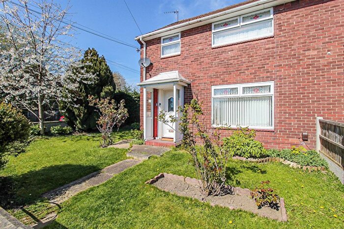 3 Bedroom Semi Detached House For Sale In Windsor Crescent, Wakefield, WF1
