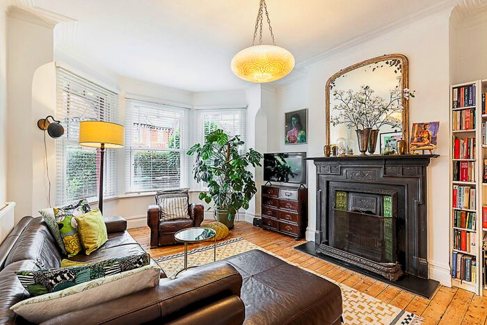 3 Bedroom Town House To Rent In Hamilton Road, London, NW10