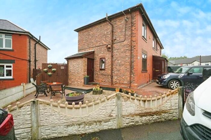 3 Bedroom Semi-Detached House For Sale In Bickershaw Lane, Wigan, WN2