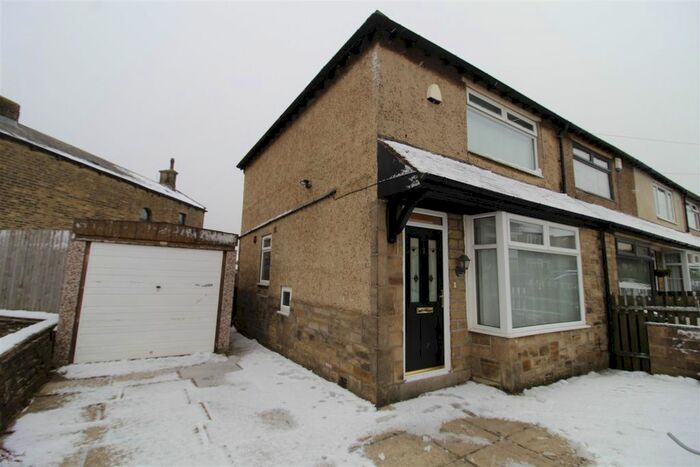 2 Bedroom End Of Terrace House To Rent In The Park, Southowram, Halifax HX3