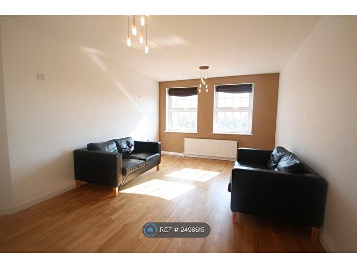 2 Bedroom Flat To Rent In Neon Court, Barkingside, Ilford, IG6