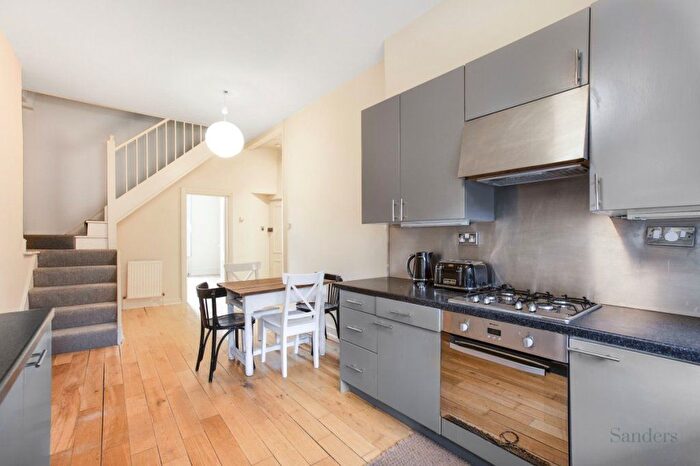 3 Bedroom Flat To Rent In Mildmay Grove North, Islington, London, N1
