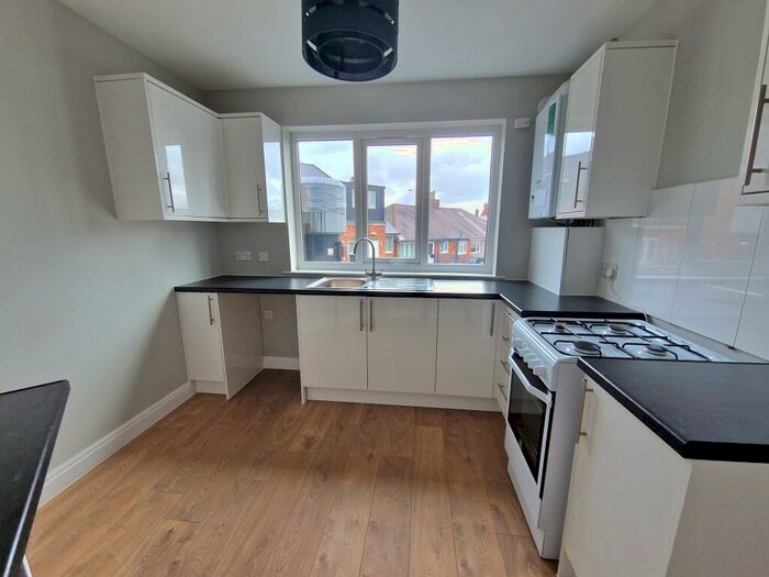 3 Bedroom Flat To Rent In Bristol Road, Selly Oak, B29