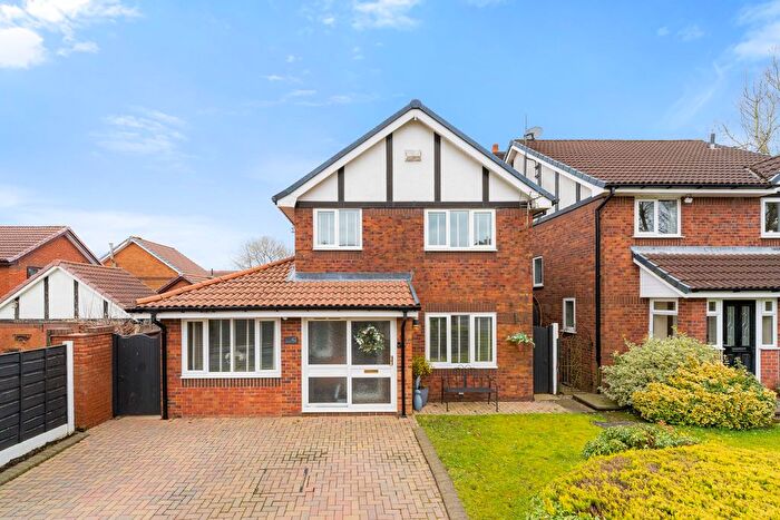 3 Bedroom Detached House For Sale In Templecombe Drive, Bolton, BL1