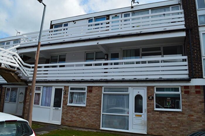 2 Bedroom Flat To Rent In Peartree Close, South Ockendon, RM15