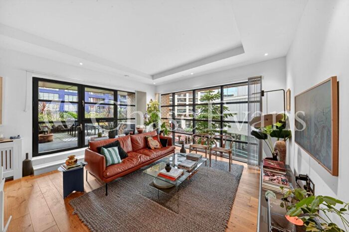3 Bedroom Flat To Rent In Astell House, , Lyell Street, City Island, London, E14