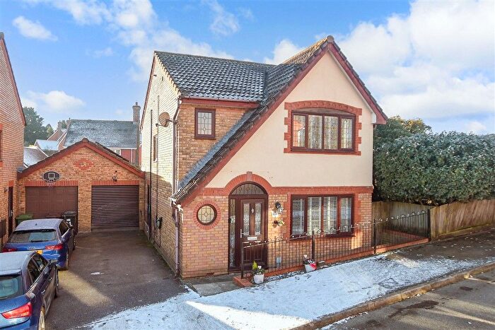 3 Bedroom Detached House For Sale In Pipit Meadow, Uckfield, East Sussex, TN22