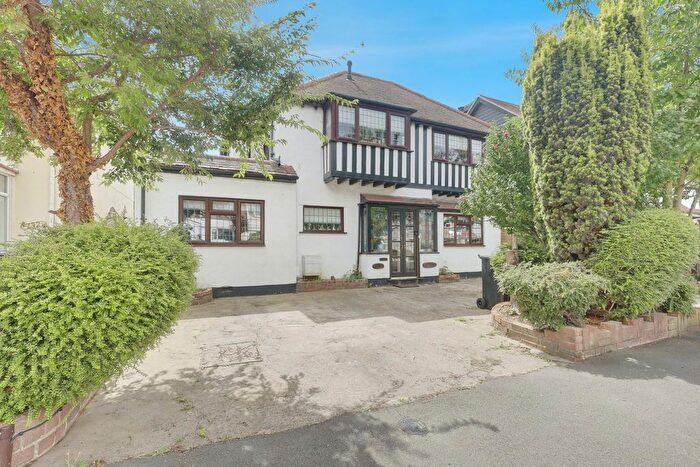 4 Bedroom Detached House For Sale In Caulfield Road, Southend-On-Sea, SS3