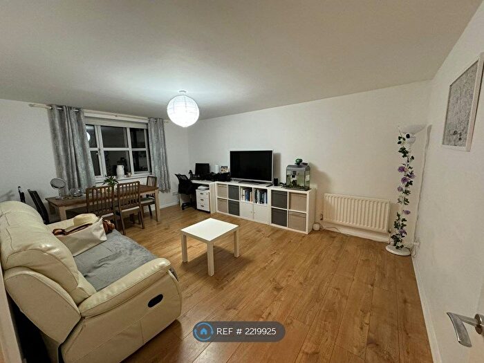 1 Bedroom Flat To Rent In Gatcombe Court, St. Albans, AL1