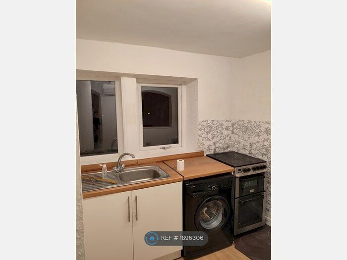 Studio To Rent In Lowtown, Leeds, LS28