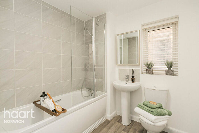 3 Bedroom End Of Terrace House For Sale In Woolhouse Way, Cringleford, Norwich, NR4