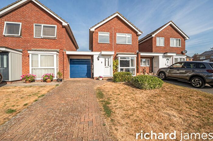3 Bedroom Link Detached House For Sale In Beverley, Toothill, Swindon, SN5