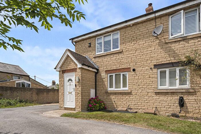 2 Bedroom End Of Terrace House For Sale In Hodgson Close, Fritwell, OX27