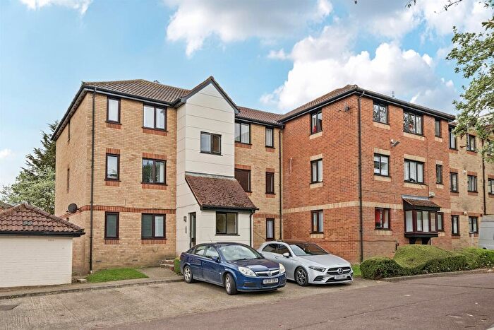 1 Bedroom Flat For Sale In Magpie Close, Enfield, EN1