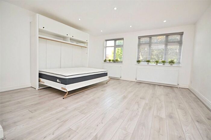 1 Bedroom Flat To Rent In Corbets Tey Road, Upminster, Essex, RM14