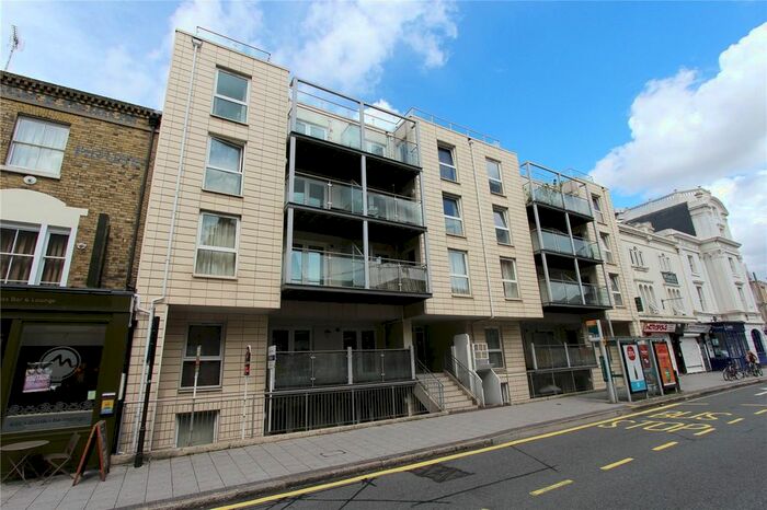 1 Bedroom Flat To Rent In Canute Road, Southampton, Hampshire, SO14