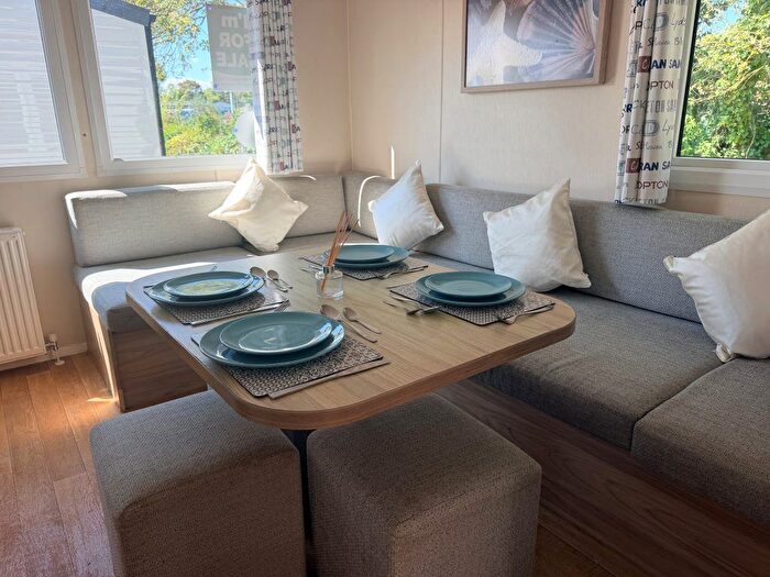 3 Bedroom Mobile/park Home For Sale In Carlton, Saxmundham, IP17