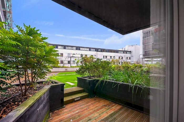 2 Bedroom Flat To Rent In New River Village, Hornsey, London, N8