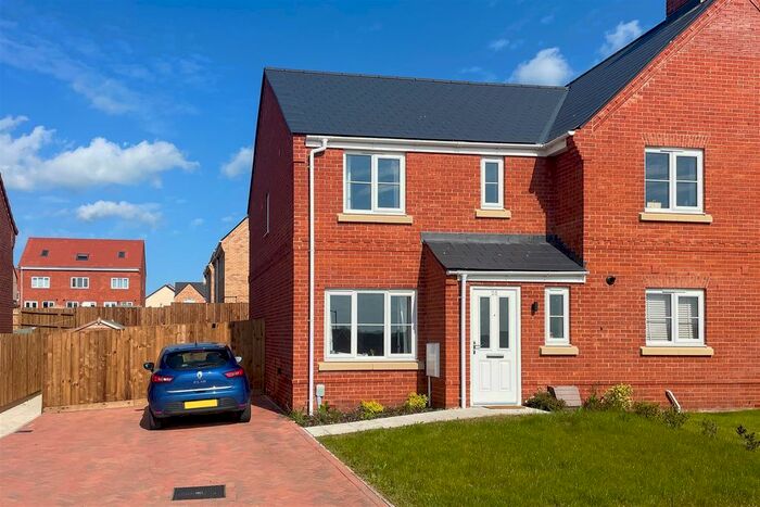 3 Bedroom Semi-Detached House To Rent In Hudson Way, Hadleigh, Ipswich, IP7