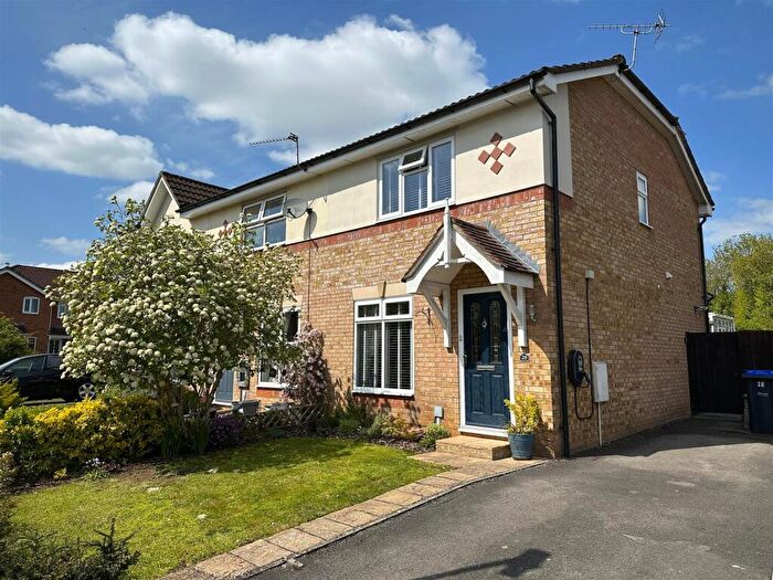 3 Bedroom End Of Terrace House For Sale In Cheltenham Drive, Chippenham, SN14