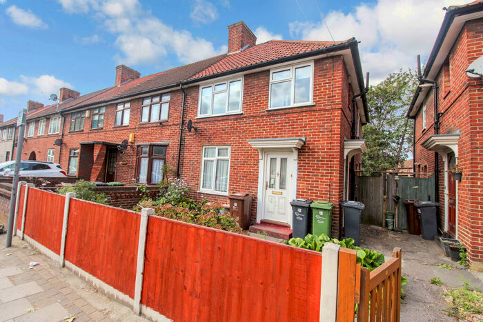 1 Bedroom Apartment To Rent In Heathway, Dagenham, RM9