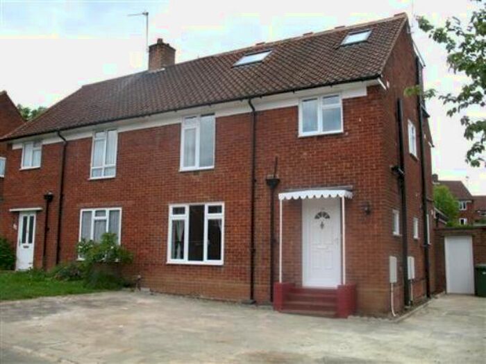 3 Bedroom Flat To Rent In Morecambe Gardens, Stanmore, HA7