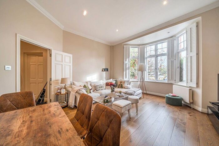 2 Bedroom Flat For Sale In Arthur Road, Wimbledon Park, London, SW19