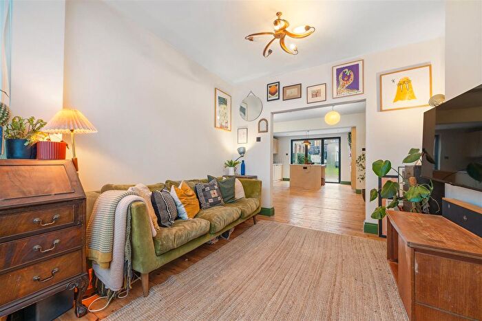 4 Bedroom Semi-detached House For Sale In Ravenscroft Road, Beckenham, BR3