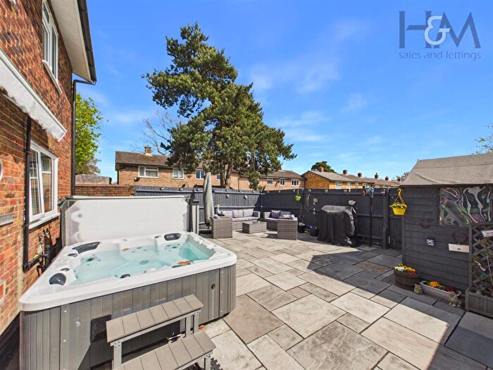 4 Bedroom End Of Terrace House For Sale In Newton Road, Stevenage, Hertfordshire, ., SG2