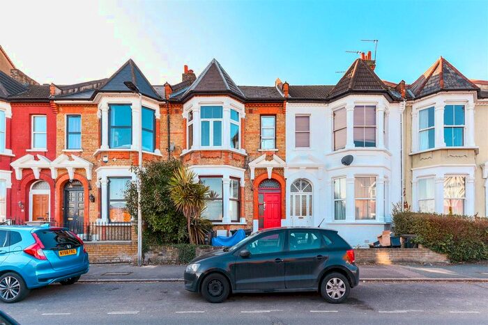 2 Bedroom Flat To Rent In Marlborough Road, London, E18