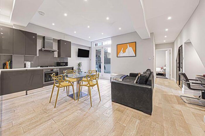 2 Bedroom Flat To Rent In Albert Bridge Road, London, SW11