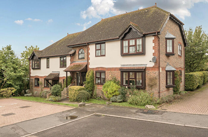 2 Bedroom Apartment For Sale In Lakers Meadow, Billingshurst, RH14