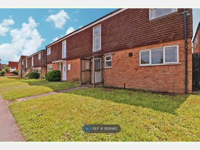 4 Bedroom Semi-Detached House To Rent In Sturry Road, Canterbury, CT1