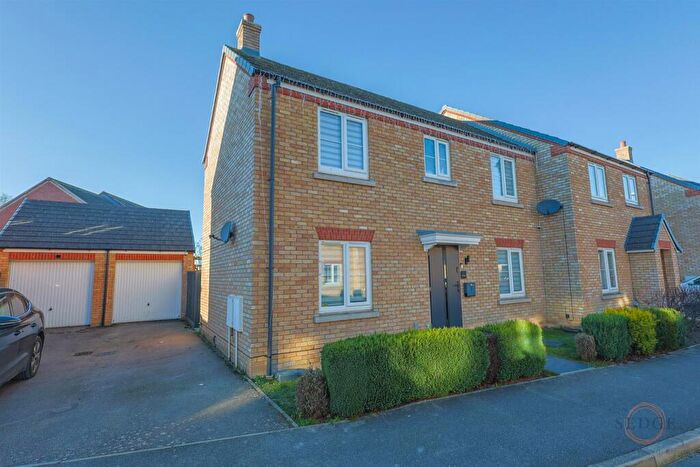 3 Bedroom Semi Detached House For Sale In Eider Grove, Spalding, PE11