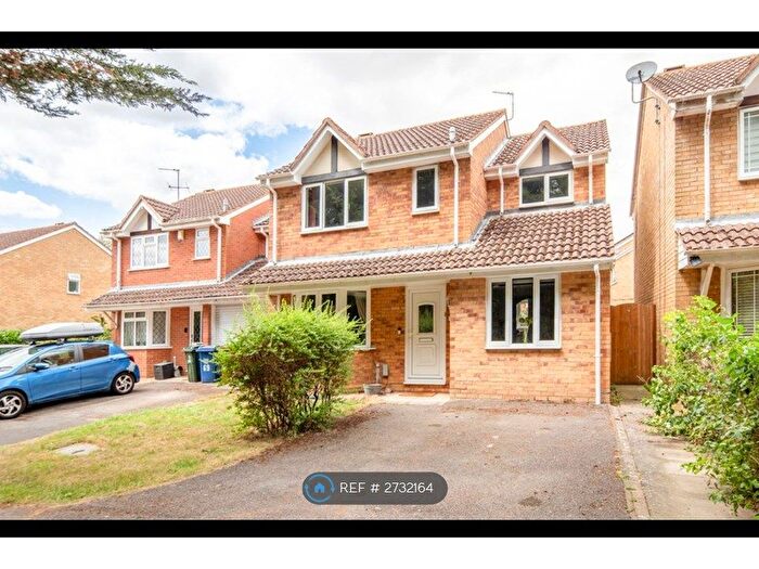 4 Bedroom Detached House To Rent In Merlin Way, Bicester, OX26