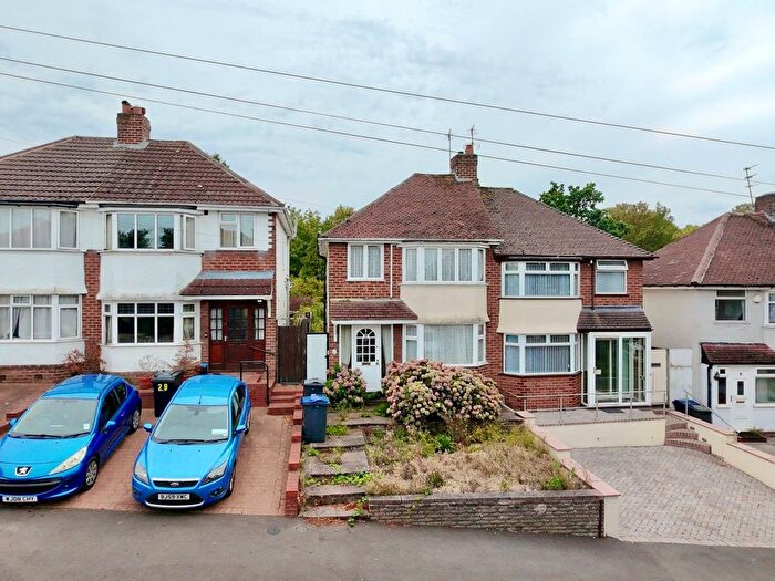 3 Bedroom Semi-Detached House For Sale In Woolacombe Lodge Road, Selly Oak, Birmingham, B29